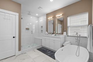 Bright Urban Comfort | JZ Vacation Rentals - Tower Grove - 3