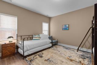 Bright Urban Comfort | JZ Vacation Rentals - Tower Grove - 1