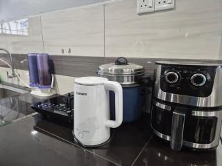 18pax GFloor 4R4B Dual-Key DOORSTEP PRIVATE BEACH, WATERSPORT, Pool, BBQ Set, Wifi, 50"TV - 9