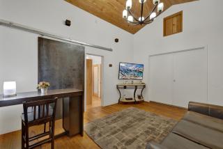 Arbor Inn-2 Blocks to Main Street! - Fredericksburg - 9