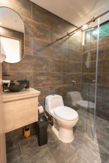Beautiful 2BR Party Pad w Jacuzzi in Provenza - Medellín - 9