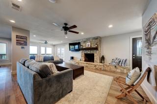 Waterfront Lake House with Hot Tub & Firepit - Canyon Lake - 8