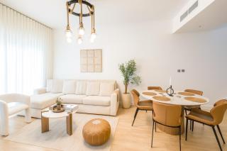 Yas Island Villa- 4BR Luxury Smart Home, up to 9 Guests, Near Yas Theme Parks - Abu Dhabi - 9