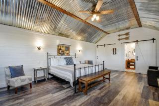 Wine Country Cottage with Scenic Hill Country Views - Tivydale - 7