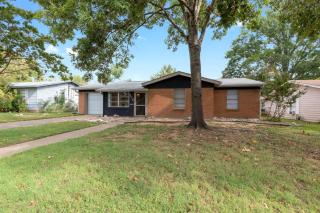 Gorgeous Home with Grill 5Min from MainSt! - Fredericksburg - 3