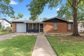 Gorgeous Home with Grill 5Min from MainSt! - Fredericksburg - 1