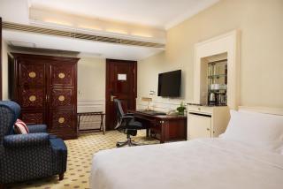 Crowne Plaza Hotel & Suites Landmark Shenzhen by IHG - Nearby Luohu Border, Indoor heated swimming pool, Complimentary Welcome Drink - Shenzhen - 3