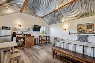 Wine Country Cottage with Scenic Hill Country Views - Tivydale - 5