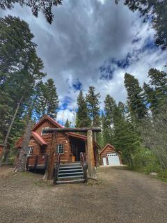 The Cozy Acorn Cascade Lake Retreat - 8