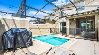4BR Tropical Storey Lake Townhome Private Pool - 1