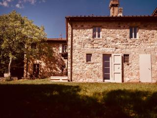 Villa in Tuscany with Heated Pool & Sports Court - 5
