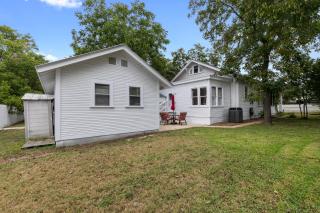 Charming Historic Home one block from MainSt - Fredericksburg - 4