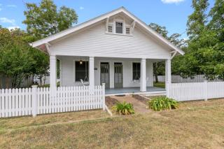 Charming Historic Home one block from MainSt - Fredericksburg - 3