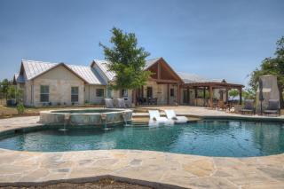 Luxury Homes! With a Pool-Jacuzzi-Outdoor Kitchen! - Fredericksburg - 7