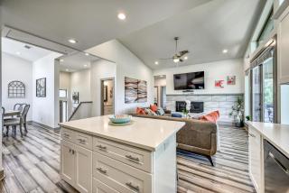 Upscale 5BR Home on Lake Travis with HotTub & Lake Views - Lago Vista - 6