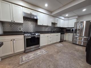 Three Bedrooms House with Free parking - Mississauga - 3