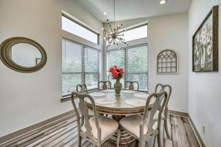 Upscale 5BR Home on Lake Travis with HotTub & Lake Views - Lago Vista - 4