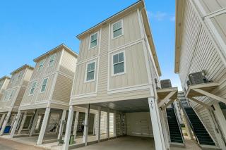 New Listing! Luxury Home, Sleeps 10 w/ Shared Pool - Gulf Shores - 9