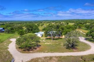 3 Acres of Luxury and Views in Fred Wine Country! - Fredericksburg - 3