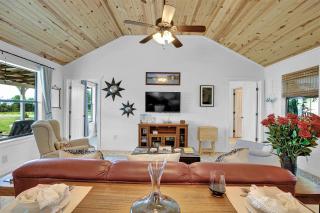 3 Acres of Luxury and Views in Fred Wine Country! - Fredericksburg - 1