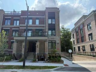 Boutique Stay Smart Home with Private Bath near Wonderland, central Richmond Hill, home made Breakfast included - Richmond Hill - 8