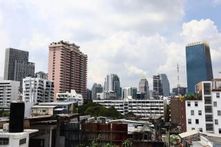 SKY 10 Convenient near Lumphini Park and MRT - 4