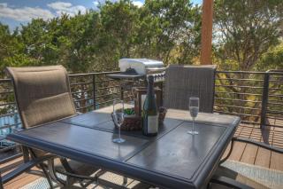 Stunning Lake Home with Pool-Beach-Gym-Boat Access - Leander - 3