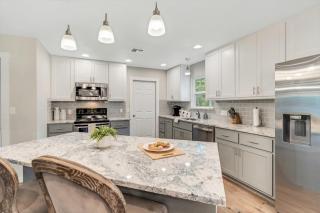 Luxury Home just 5 min from Main St - Fredericksburg - 9