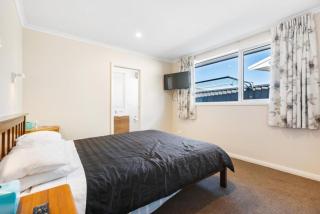 Best for Mates! Double Ensuite! - Cromwell - 5
