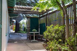 The Bonnie Inn Unit 5 with Breakfast Nook - 8