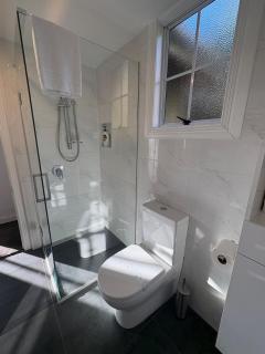 Sunny Waterfront Apartment - Dunedin - 1