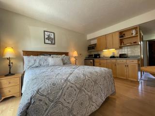 Four Oclock Lodge B06 - 9