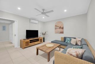 Amarillo at Island Views—Breezy Waterfront Bliss - Palm Cove - 6
