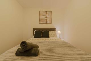 16S Abnb-Style Easy 2BR APT 7 mins Crown Casino walk, Free Parking - 1