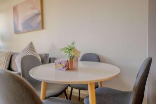 16S Abnb-Style Easy 2BR APT 7 mins Crown Casino walk, Free Parking - 3