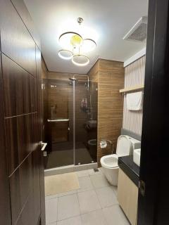 2B Apartment Unit with FREE POOL Access Near Airport - 8