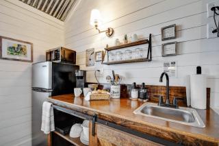Windmill Meadows Cottages-Firepit-Hill Country Views!! - Tivydale - 7