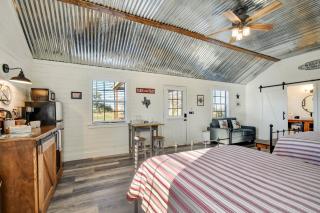 Windmill Meadows Cottages-Firepit-Hill Country Views!! - Tivydale - 6