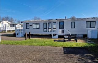 6 Berth Caravan With Decking At Caister Haven Holiday Park Ref 30032P - Great Yarmouth - 8