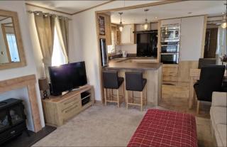 6 Berth Caravan With Decking At Caister Haven Holiday Park Ref 30032P - Great Yarmouth - 7