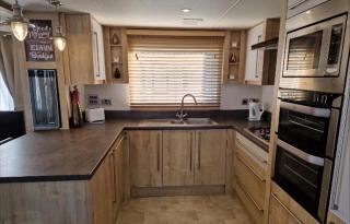6 Berth Caravan With Decking At Caister Haven Holiday Park Ref 30032P - Great Yarmouth - 4