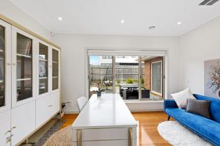 3BR luxury Ashwood Unit for 6 - - 1