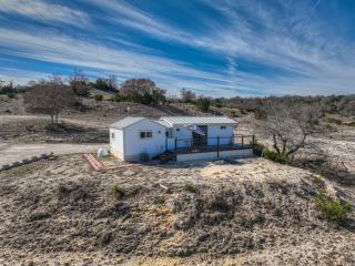 K Loma Vista with Hill Country Views - Center Point - 3