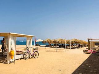 Luxury apartment with sea view and free beach - 4