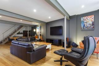 Espresso Lane House - Modern Luxury Retreat - 6