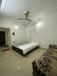 New Kashi darshan Family and group guest house - 4