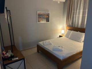 Adrian Hotel - Gjirokastra - 0