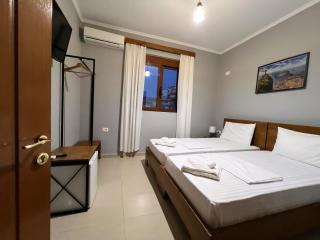 Adrian Hotel - Gjirokastra - 4