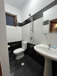 Adrian Hotel - Gjirokastra - 1