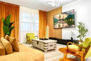 Luxury Stay: Pool, Spa, Near Disney & Outlets - 4